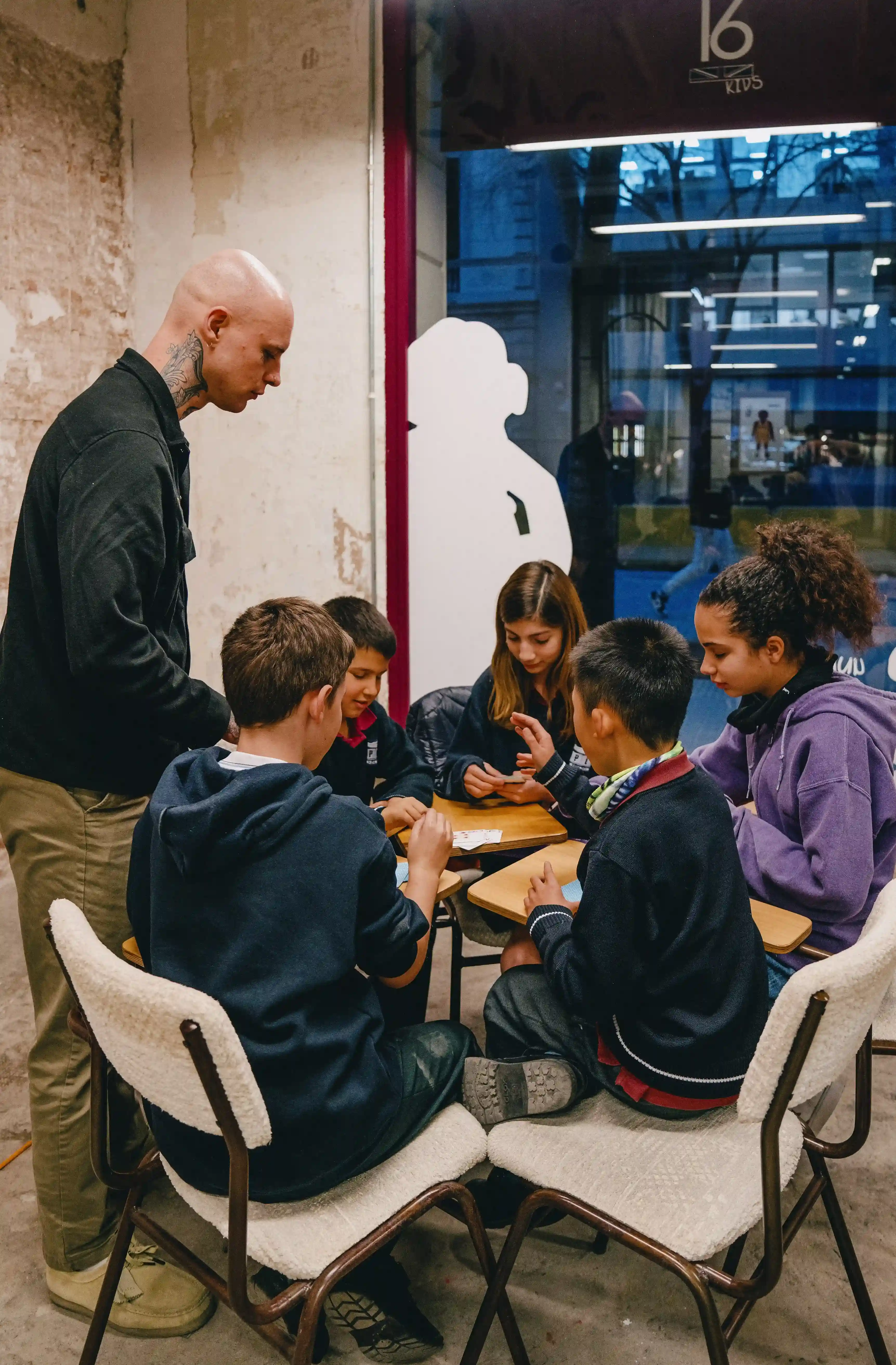 Clase de inglés para niños en la academia Number 16 de Barcelona