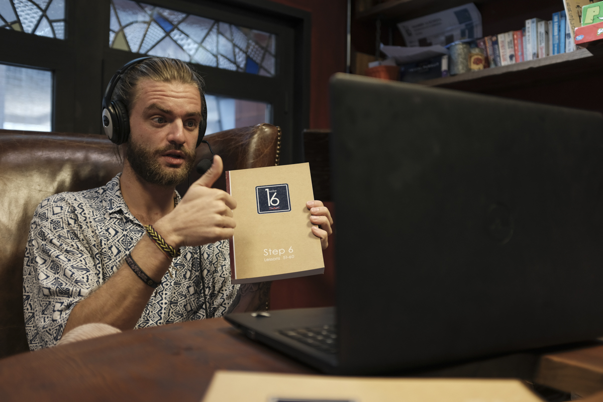 Clases de inglés online en directo con Number 16 School