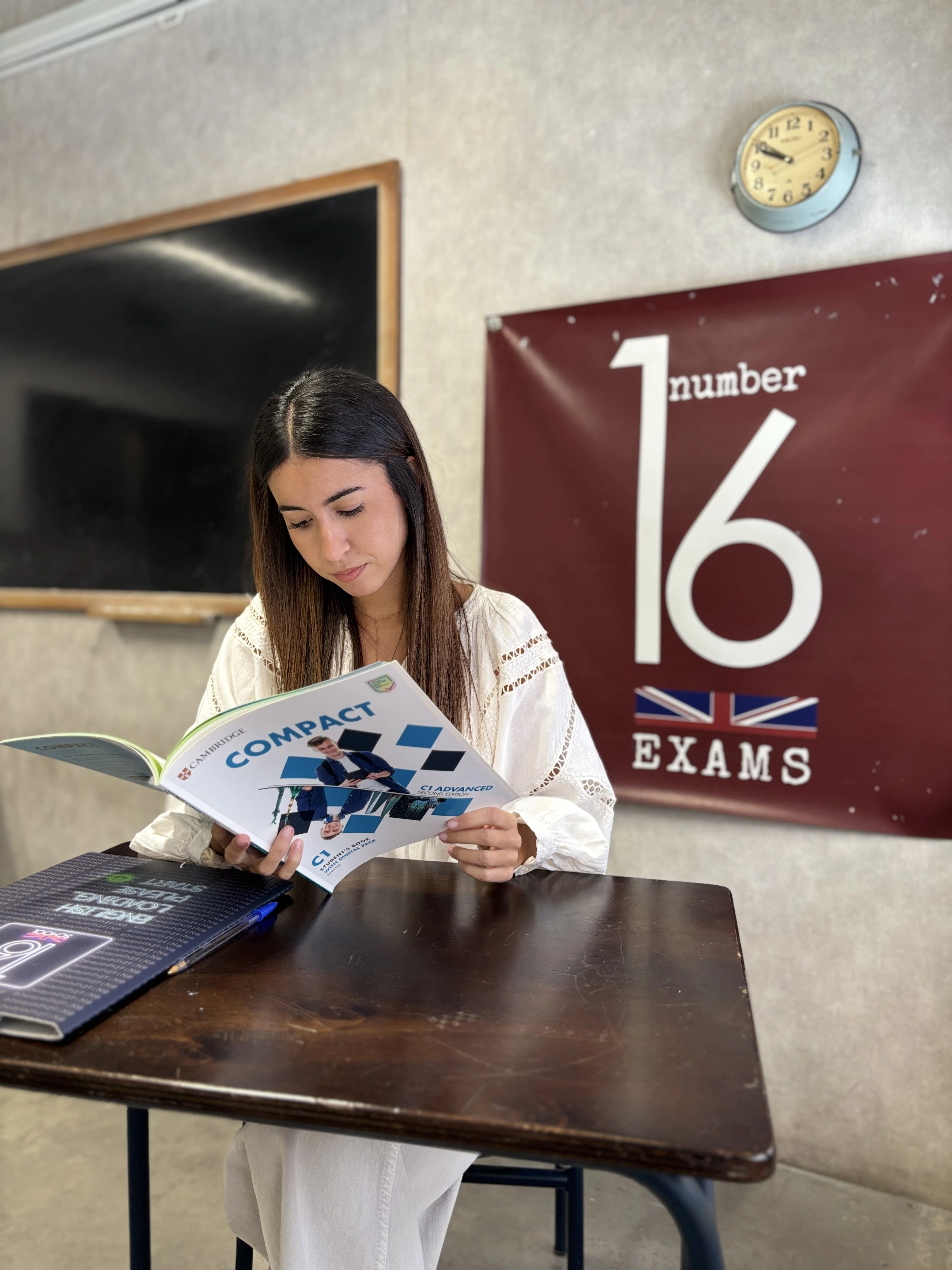 Alumnos preparando su examen oficial de Cambridge English en Number 16 School